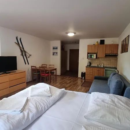 Fatrapark House 2 3* 루좀베로크